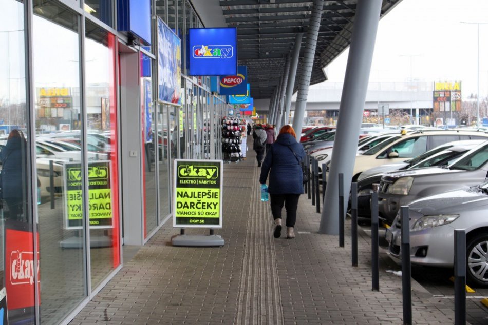 Ilustračný obrázok k článku Viaceré obchody v Bystrici otvorili v režime OP: Kontrolu sme zažili len na jednom mieste