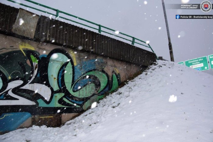 Ilustračný obrázok k článku NEČAKANÝ nález v tuneli mosta Lanfranconi: Tajomné krabice políciu nenadchli