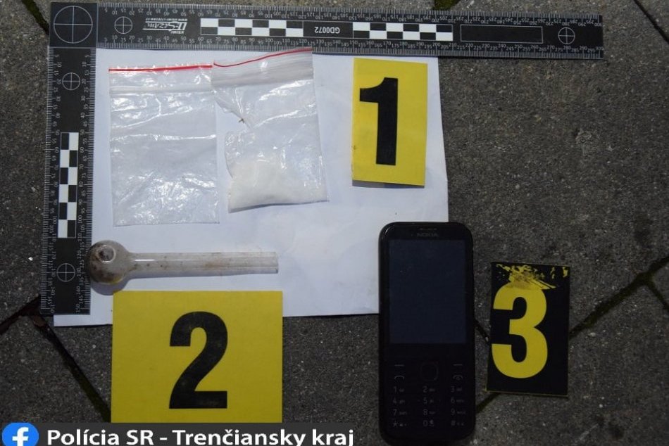 Ilustračný obrázok k článku Ulice budú čistejšie: Pri policajnej akcii zaistili drogového dílera, FOTO