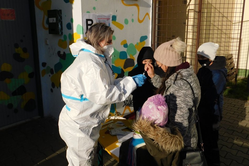 Ilustračný obrázok k článku Rómov v Prievidzi učili používať samotesty: FOTO z akcie na Ciglianskej ceste