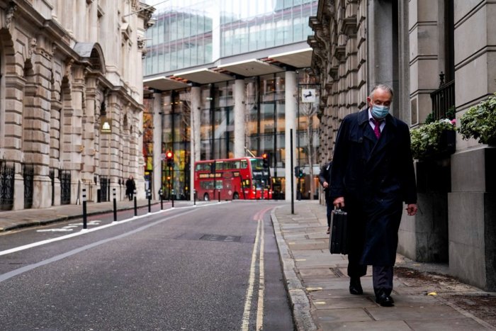 Ilustračný obrázok k článku V Británii zomrel prvý nakazený omikronom: ZABUDNITE, že je to miernejšia verziu vírusu!