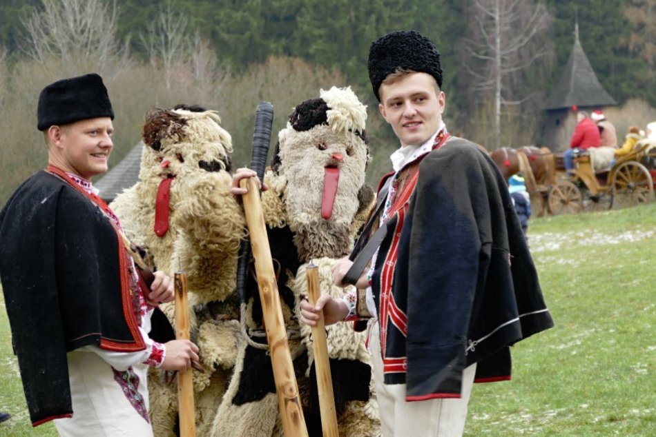 Ilustračný obrázok k článku Štedrý deň u našich predkov: Gazda triasol stromy, gazdiná šibala prútmi svoje deti