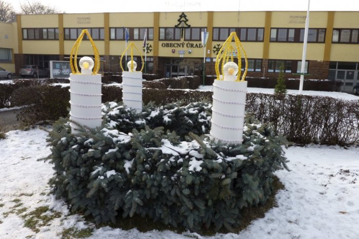 Ilustračný obrázok k článku Pavlovce. Dedina, ktorá púta farebnosťou, získala finančnú injekciu pre Rómov