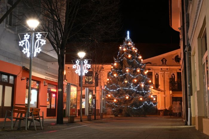 Ilustračný obrázok k článku Od 17. decembra sa MENIA opatrenia: Večer nesmiete na pár výnimiek VON! A čo na VIANOCE?