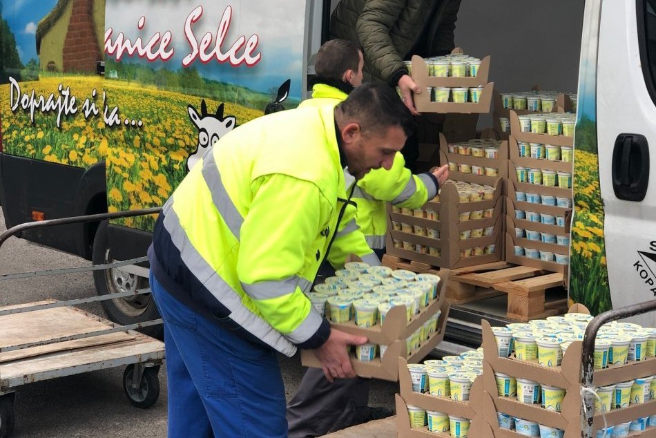 Ilustračný obrázok k článku Bystrickí zdravotníci sa dočkali nevšednej pomoci: Prišla od poľnohospodárov a potravinárov, FOTO