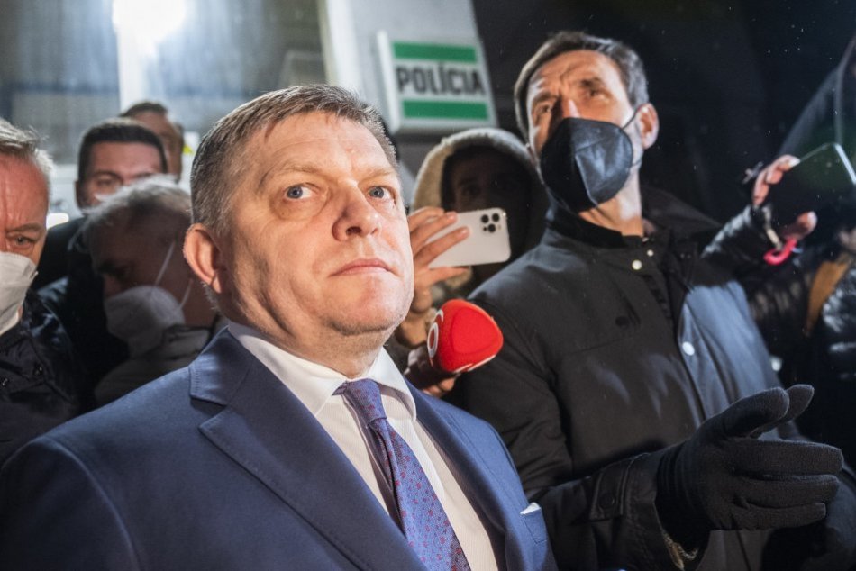 Ilustračný obrázok k článku Ficovi napadli ochranku a rozmlátili auto: "Niekto by ho mal zabiť," povedal útočník!