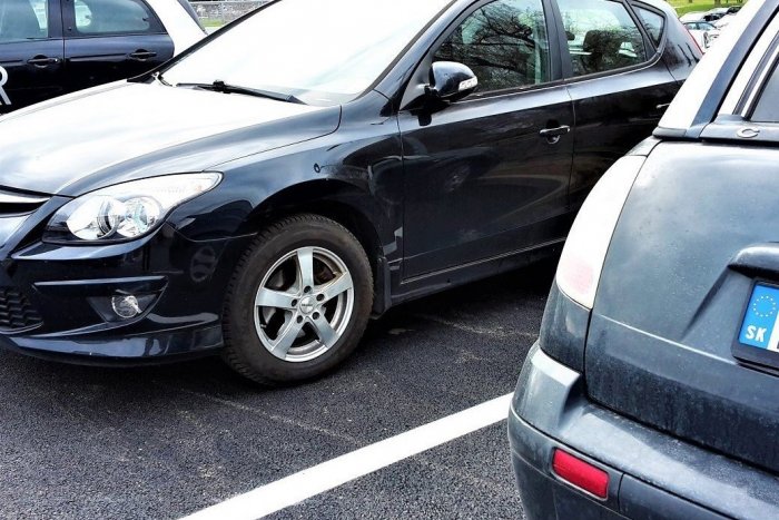 Ilustračný obrázok k článku Potrebujete prepísať auto? Máte SMOLU, polícia odkazuje, že do konca roka vás už nevybaví