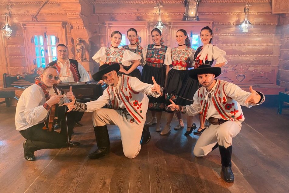 Ilustračný obrázok k článku Reklama na Slovensko v podaní bystrického dua: V piesni spája tradície aj krásy jazyka, VIDEO