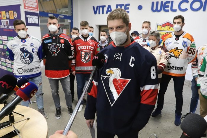 Ilustračný obrázok k článku Slovenský hokej je na kolenách, spadne na úplné DNO? V hre je aj predčasný KONIEC sezóny!