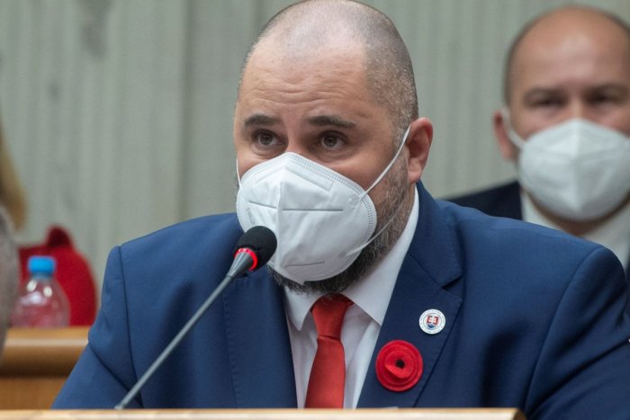 Ilustračný obrázok k článku Poslanec za Sme rodina chce ísť k opozícii: Nechcem sedieť vedľa zradcov národa a DEDOLESA!