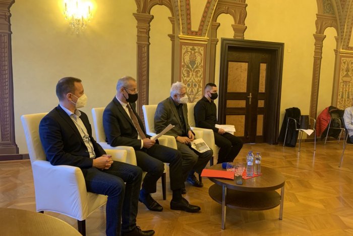 Ilustračný obrázok k článku Rok 2021 bol v znamení COVID-u aj mimoriadnych situácií: Ako ho zhodnotila Bystrica?