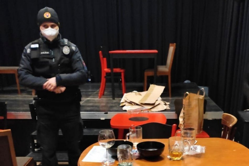 Ilustračný obrázok k článku Zásah POLÍCIE v podniku novinára Hríba: Porušil opatrenia, čelí trestnému stíhaniu