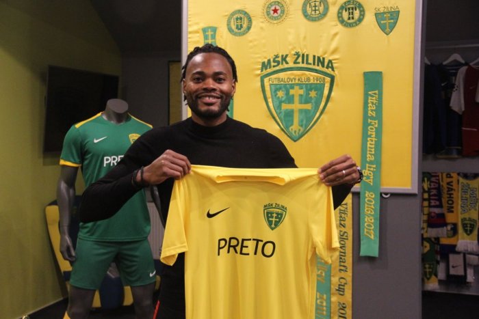 Ilustračný obrázok k článku Mal viacero ponúk, vybral si Žilinu: Šošonov posilní gólový objav ligy Elvis Mashike