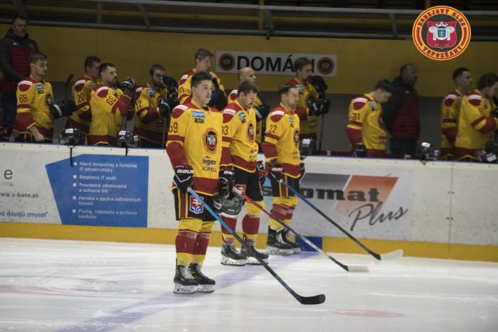 Ilustračný obrázok k článku Ťažký týždeň hokejistov: Tesná prehra s Trnavou, potom výbuch na ľade Žiliny