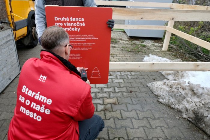 Ilustračný obrázok k článku Kde sa budú môcť Bratislavčania zbaviť po sviatkoch stromčekov? Pribudne vyše 500 OHRÁDOK