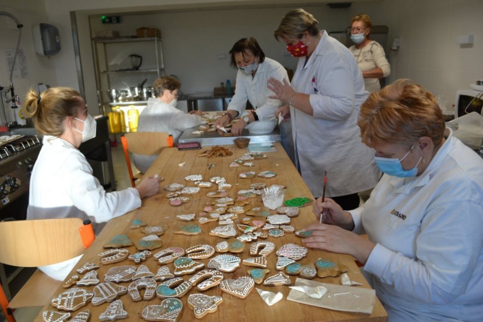 Ilustračný obrázok k článku Vojakov v Lotyšsku poteší vianočné pečivo: V Nitre im upiekli 30 kíl voňavých dobrôt