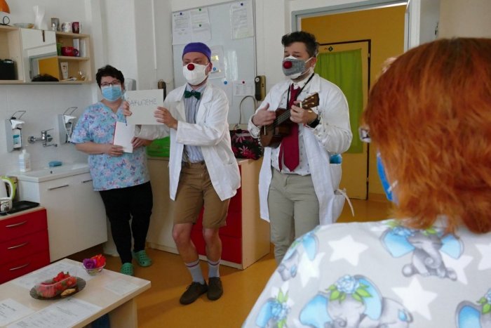 Ilustračný obrázok k článku Sviatky deťom v nemocniciach spestria zdravotní KLAUNI: Čakajú ich desiatky vystúpení!