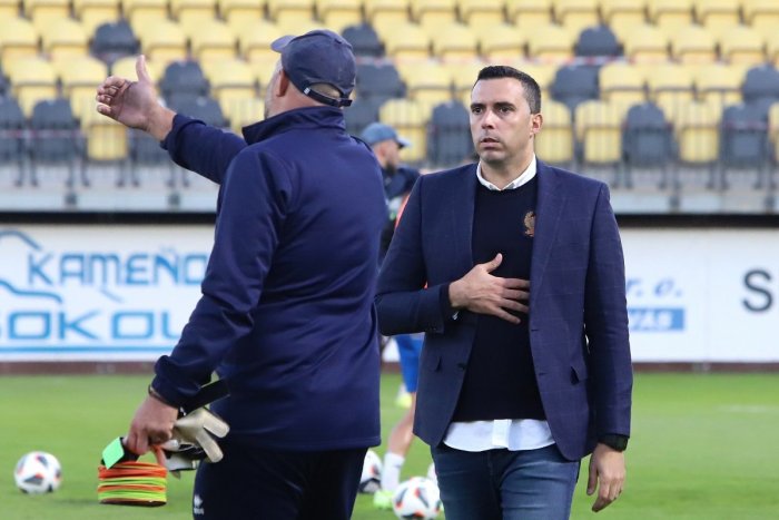 Ilustračný obrázok k článku Obohratá pesnička: FK Pohronie mení trénera, príde aj nový športový riaditeľ