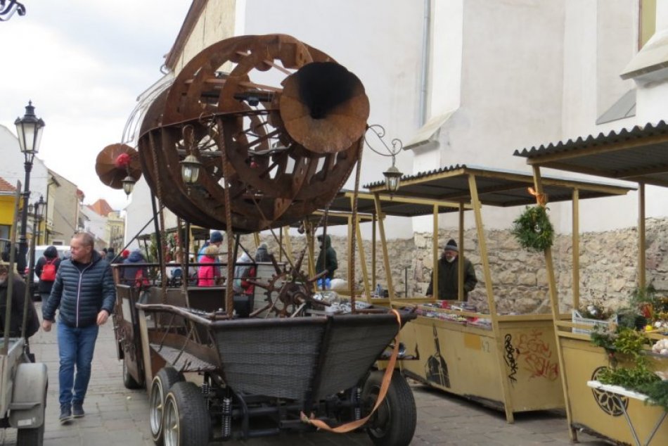 Koráb Nautilus, ktorý zhotovil a šoféroval umelecký kováč Vladimír Vepi Eperješi.