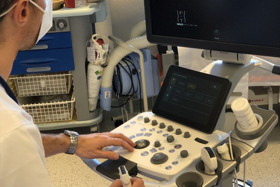 Ilustračný obrázok k článku Bystrická nemocnica získala posily v boji s COVID-19: Ide o 15 prístrojov, FOTO