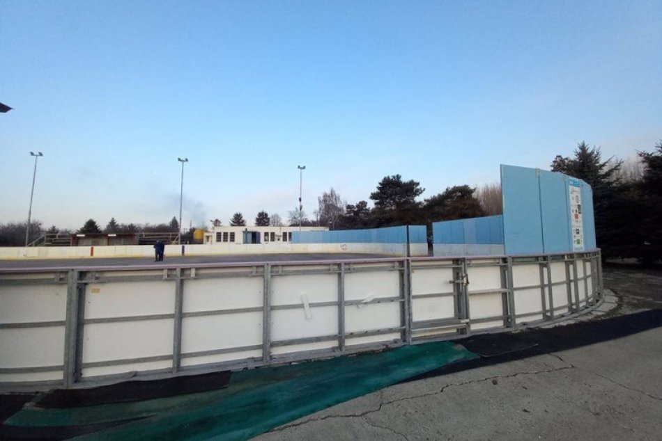 Ilustračný obrázok k článku Vyhnite sa čakaniu v rade pred klziskom: Svoj termín si môžete REZERVOVAŤ