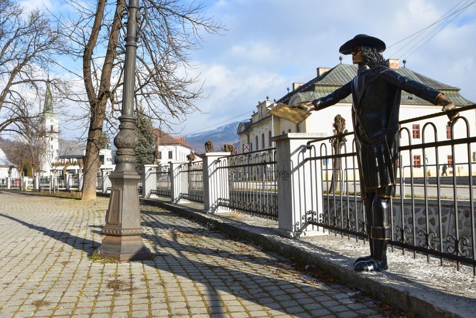 Ilustračný obrázok k článku S akým ROZPOČTOM bude hospodáriť Revúca? ŠKRTAŤ sa muselo vo viacerých oblastiach