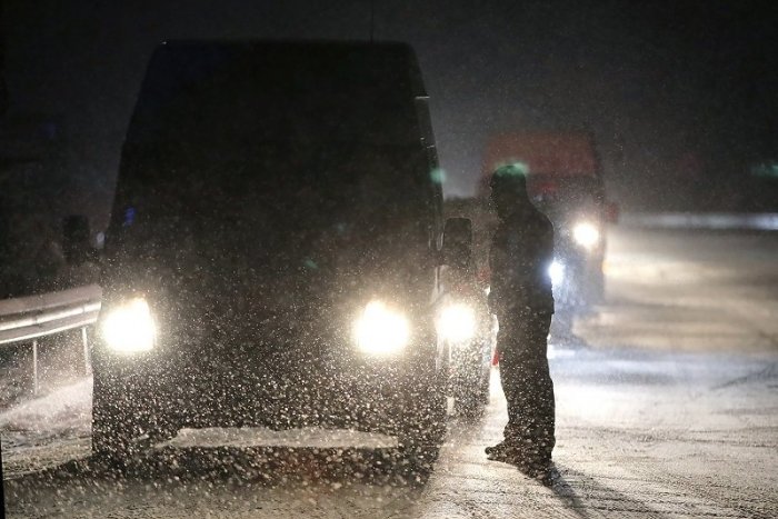 Ilustračný obrázok k článku Platia viaceré výstrahy: POZOR na na snehové jazyky a záveje aj poľadovicu!