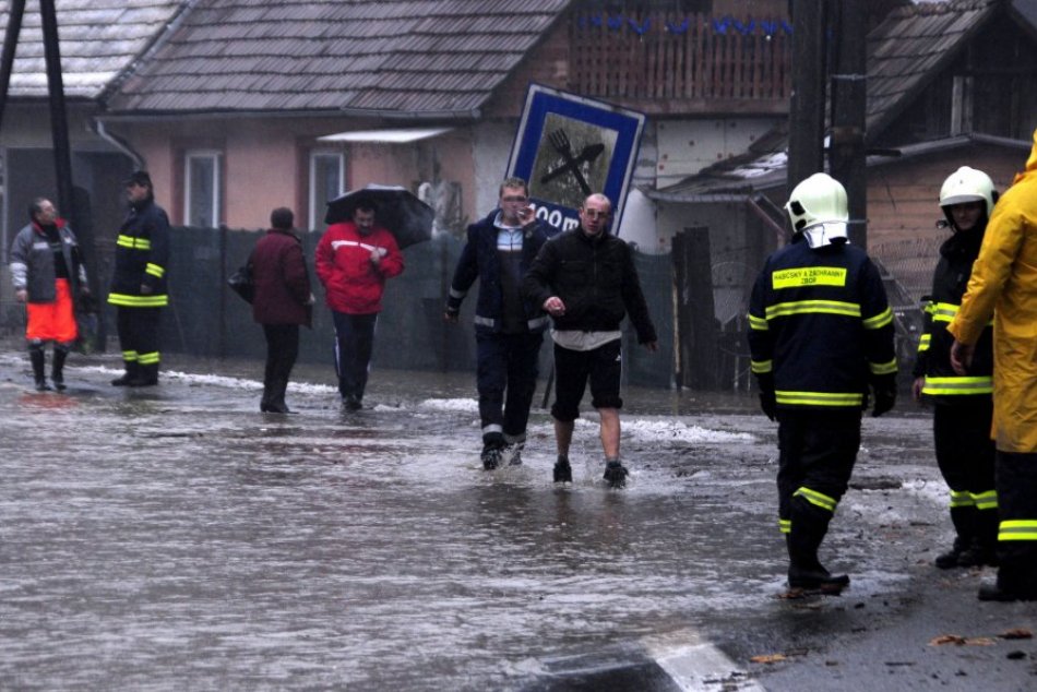 Ilustračný obrázok k článku Voda ZALIALA obce na juhu Slovenska: ZATOPENÉ sú rodinné domy i obecné budovy