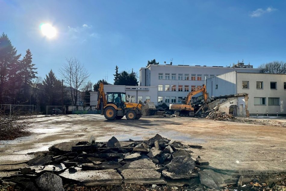 Ilustračný obrázok k článku Legendárne nitrianske ihrisko je minulosťou: Na jeho mieste vyrastie malý parčík