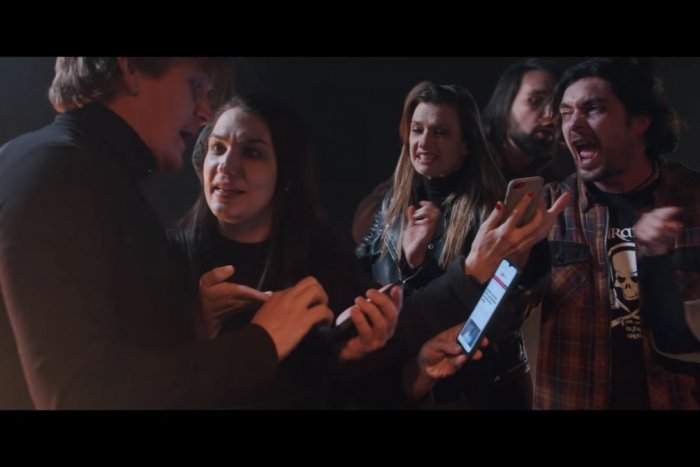 Ilustračný obrázok k článku Ďalšia NAKLADAČKA od kapely Heľenine oči: Teraz sa obuli do tých, čo rozdeľujú spoločnosť!