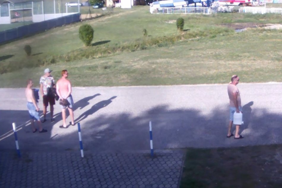 Ilustračný obrázok k článku Vážne zranené dieťa pri nehode v Nitrianskom Rudne: Polícia hľadá svedkov z FOTO