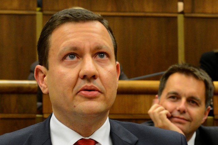 Ilustračný obrázok k článku Daniel Lipšic rozhodol: Šéf NBS Peter Kažimír ostáva obvinený z podplácania