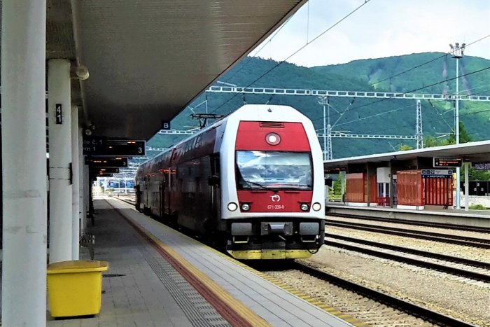 Ilustračný obrázok k článku Dievča zalarmovalo políciu na stanici v Považskej: Páchateľa chytili v Púchove