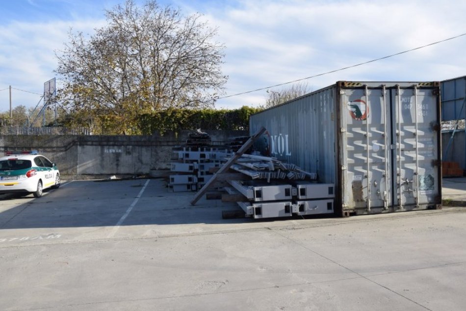 Ilustračný obrázok k článku Muž chcel ukradnúť 20-tonovú konštrukciu: Odpadnete, na čo sa vyhovoril policajtom!