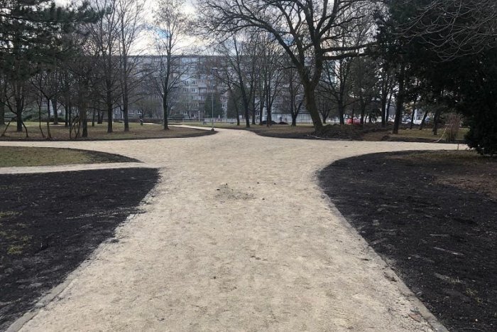 Nové mlatové chodníky