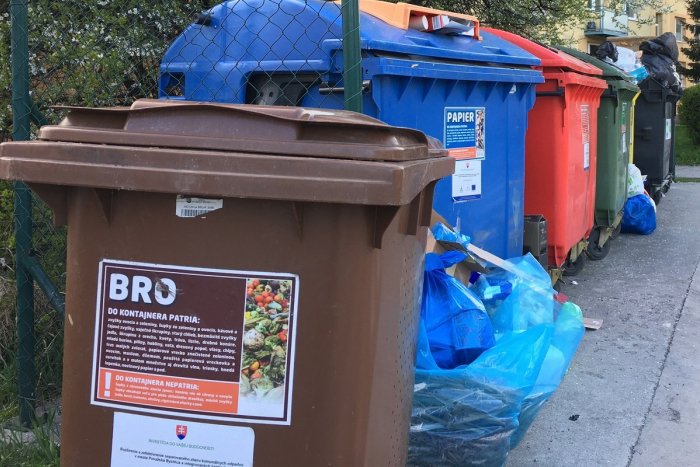 Ilustračný obrázok k článku Od budúceho roka si priplatíme: Poslanci odklepli ZVÝŠENIE poplatkov za odpad