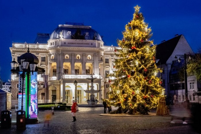 Ilustračný obrázok k článku Slovenské národné divadlo sa ozvalo: Pri 50 divákoch nemá zmysel hrať veľké inscenácie!