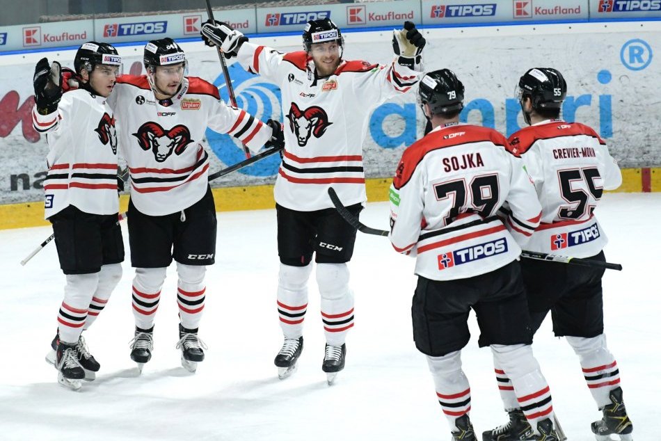 Ilustračný obrázok k článku Barani sa pod Zoborom zahryzli do súpera od 1. tretiny: Zaslúžene triumfovali, FOTO