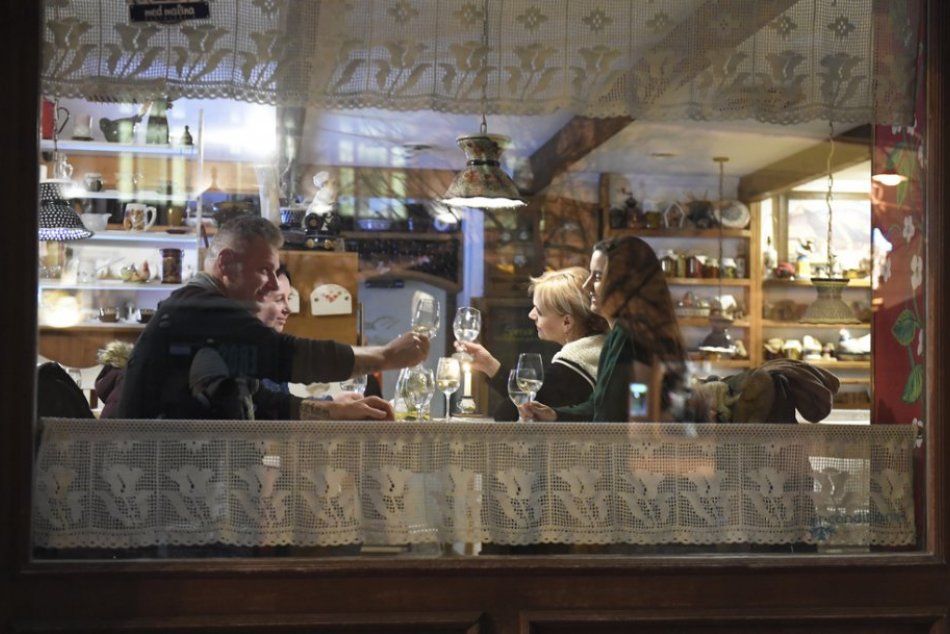 Ilustračný obrázok k článku Rožňavčania, niekde už budú dve dávky málo: Kedy vás nepustia do reštaurácie?