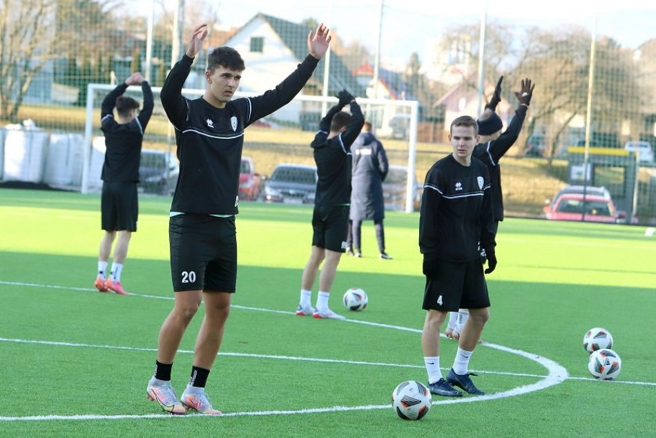 Ilustračný obrázok k článku Pohronie čakajú záchranárske práce: Mužstvo posilní mladý slovinský obranca