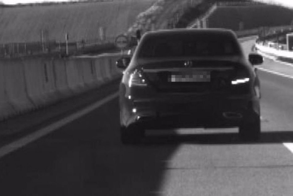 Ilustračný obrázok k článku Na ceste medzi Kriváňom a Zvolenom sa preháňal ako pretekár: Vodiča to vyšlo poriadne draho