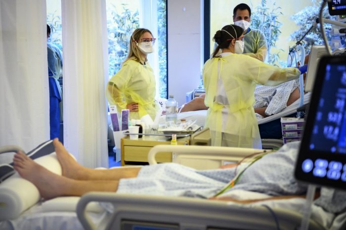 Ilustračný obrázok k článku V bystrickej nemocnici zomreli už stovky ľudí s COVIDOM: Koľko mal najmladší pacient?