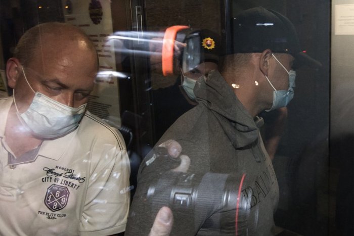 Ilustračný obrázok k článku Na slobode dlho nepobudol: Polícia si pre Bödöra prišla domov a opäť ho zadržala