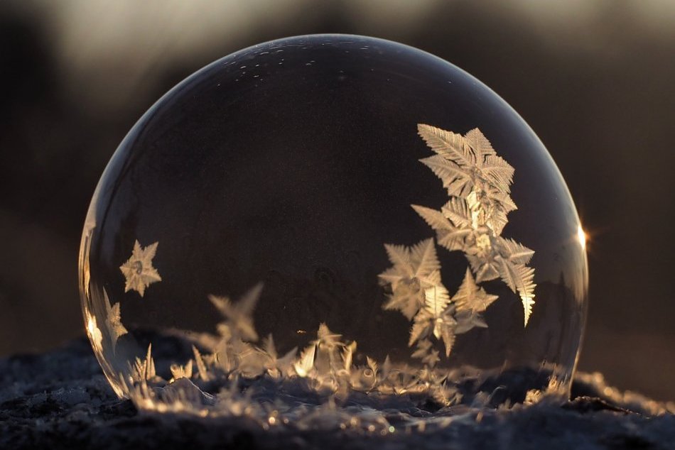 Ilustračný obrázok k článku Lucia využíva mráz ako umelca: Vytvára úchvatné krehké diela, VIDEO a FOTO