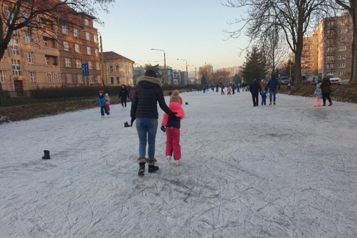 Ilustračný obrázok k článku V košickom parku začala Prázdninová korčuľovačka: V ktorých časoch sa môžeme vyblázniť?