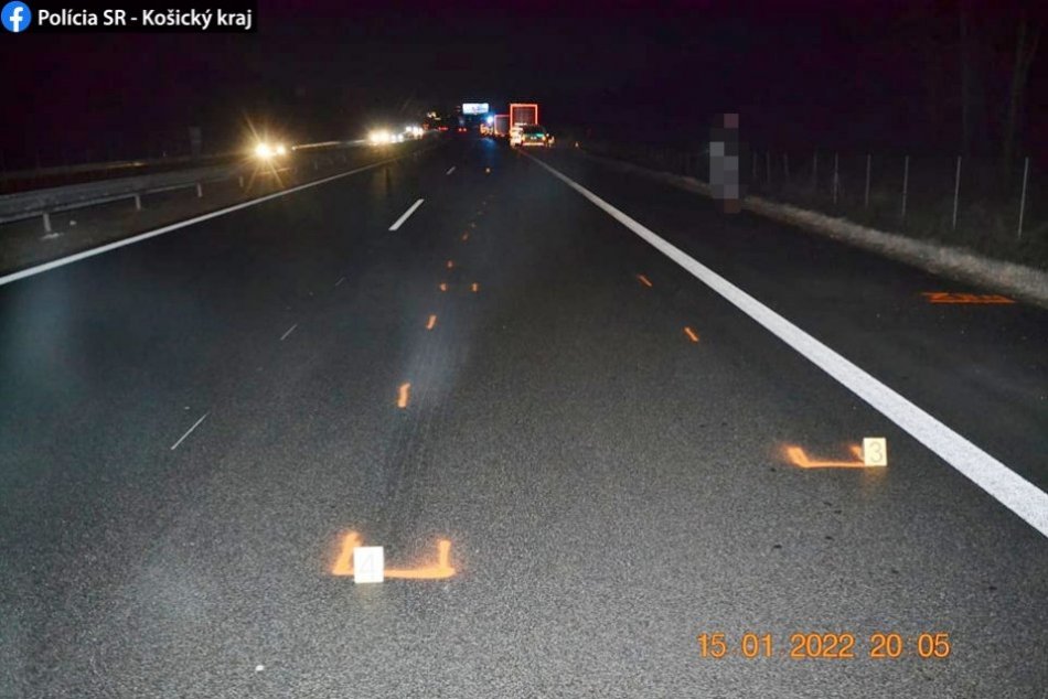 Ilustračný obrázok k článku Na Zelenom dvore chodci prechádzajú cez štvorprúdovku. Problém idú riešiť diaľničiari