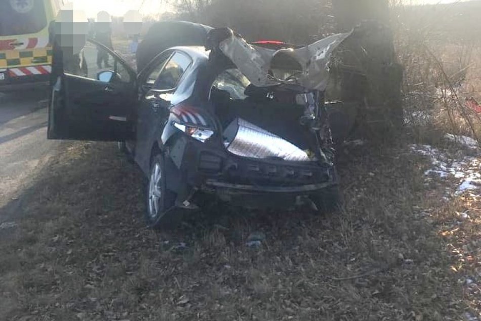 Ilustračný obrázok k článku Neuveriteľné ŠŤASTIE pri zrážke auta s vlakom! FOTO