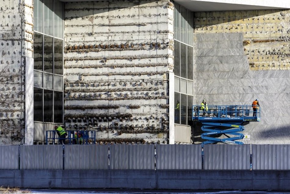 Ilustračný obrázok k článku Dom odborov už začali BÚRAŤ: Po asanačných prácach vznikne priestor na bývanie aj kultúru