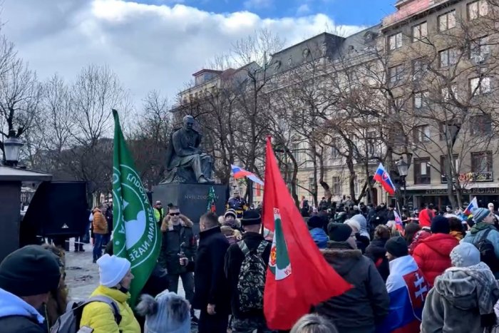 Ilustračný obrázok k článku Desiatky ľudí protestovali proti dohode s USA: „Cudzie vojská nechceme!“, kričali