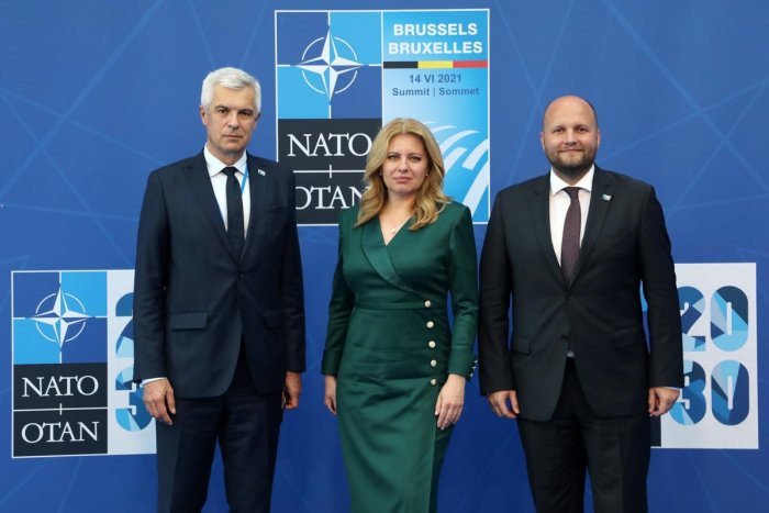 Ilustračný obrázok k článku SVET O SLOVENSKU: Prezidentka Čaputová čelí kritike. Pri obrannej dohode naletela Ficovi!